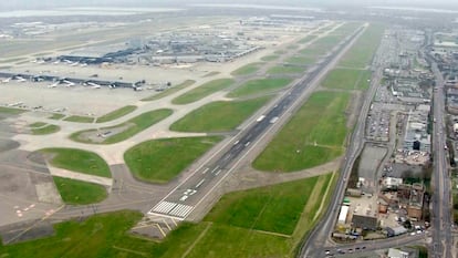 Una de las pistas de Heathrow tras el cierre del aeropuerto