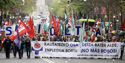 Manifestación de trabajadores de la sanidad pública vasca este sábado en Bilbao contra los recortes presupuestarios. 