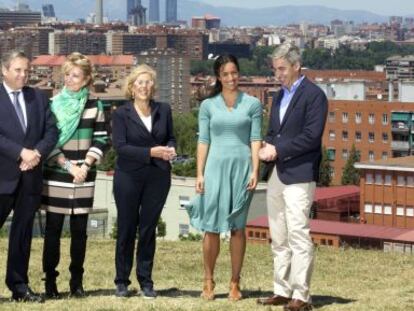 Raquel López (IU), Antonio Miguel Carmona (PSOE), Esperanza Aguirre (PP), Manuela Carmena (Ahora Madrid), Begoña Villacís (Ciudadanos) y David Ortega (UPyD), candidatos a la alcaldía de Madrid.