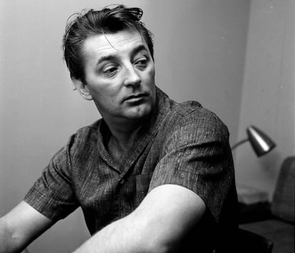 El actor Robert Mitchum, en Los Ángeles en 1956.