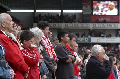 Una imagen de la ceremonia en recuerdo de Preciado, entrenador del Sporting de Gijón durante seis temporadas.