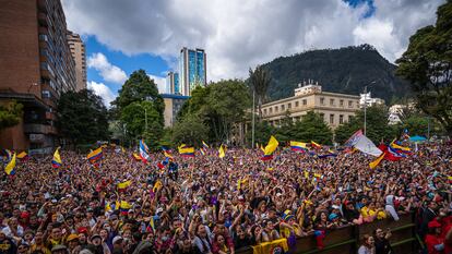 Partidarios de Gustavo Petro en la toma de posesión en la Plaza de los Periodistas, el 7 de agosto de 2022, en Bogotá, Colombia.
