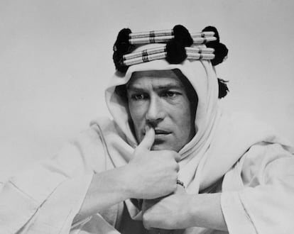 El actor Peter O'Toole caracterizado como Lawrence de Arabia.