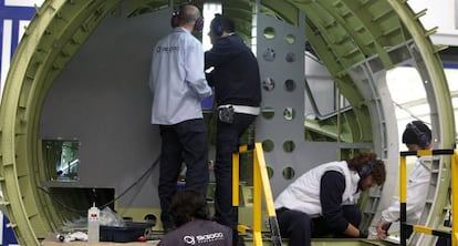 Trabajadores de la empresa aeron&aacute;utica Alestis.