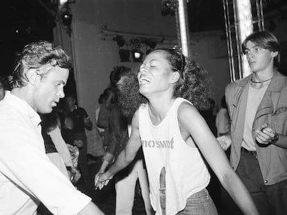 Diana Ross, una de las diosas de la música disco, bailando en el siempre desmadrado Studio 54 de Nueva York en 1979.