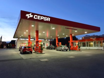 Una estaci&oacute;n de servicio de Cepsa.