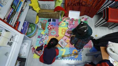 Actividades para niños en riesgo de exclusión social en el barrio de Usera, en Madrid.