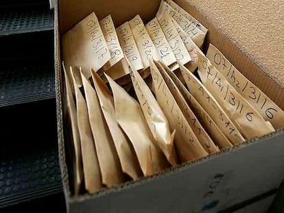 Sobres con muestras de ADN