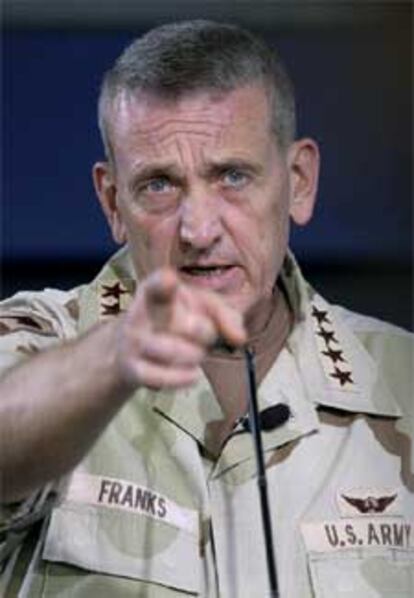 El general Franks, durante la comparecencia informativa del mando aliado en la base de Qatar.