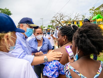 Iván Duque visita la isla de Providencia, destruida en noviembre por el huracán Iota.