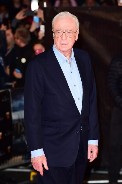 <strong>Michael Caine. </strong>"Solía beber una botella de vodka al día", ha contado en más de una ocasión el actor. "Y la acompañaba de varios paquetes de cigarrillos", confesó Michael Caine a la revista Radio Times. "Conocer a Shakira [su esposa] me salvó. Ella me tranquiliza, le cuento todo. Ya era famoso cuando la conocí, pero no podría haber llegado hasta aquí sin ella".