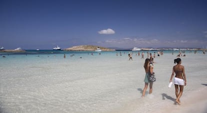 La playa de Ses Illetes, una de las más visitadas de la isla.