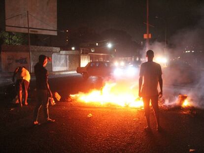 Street rioting in Maracaibo caused by food shortages and power cuts.