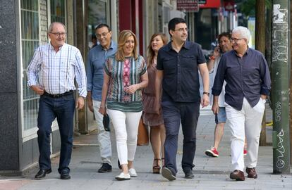 La presidenta andaluza, Susana Díaz, acompañada por otros miembros del comité, a su llegada a la reunión.