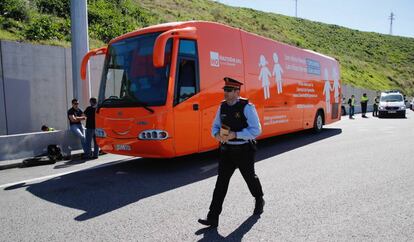 El autob&uacute;s retenido en Martorell.