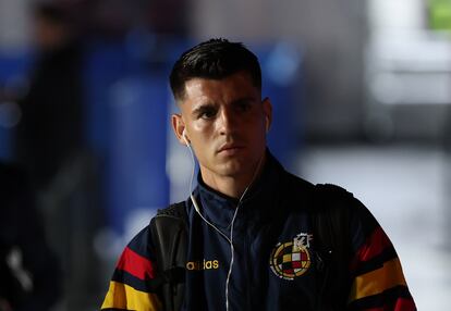 El delantero español Álvaro Morata de España, a su llegada al estadio. 