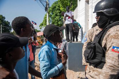 En febrero, el presidente de Haití, Jovenel Moïse, denunció un intento de golpe de Estado en su contra y confirmó su intención de continuar como mandatario hasta febrero de 2022.