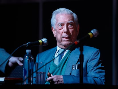 Mario Vargas Llosa en la Feria del Libro de Buenos Aires