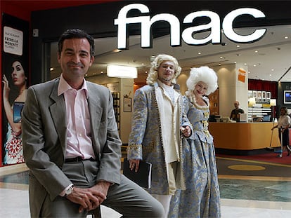 El director general de la FNAC en España, Christophe Deshayes, en la tienda de la cadena en Parquesur (Madrid).