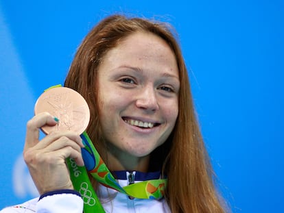 Aliaksandra Herasimenia, tras ganar la medalla de bronce en los Juegos Olímpicos de Río de Janeiro, en 2016.