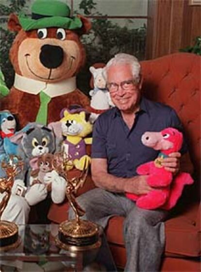 William Hanna, junto a algunos de sus personajes llevados a la pequeña pantalla.