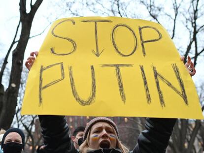 Manifestación contra la invasión de Rusia en Ucrania. 