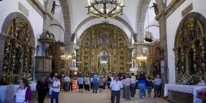 Interior del santuario de A Barca antes del incendio