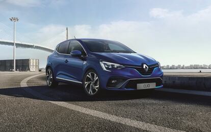 Otro coche pequeño que supera ampliamente los 100 euros al día: el Renault Clio tiene un precio en Hertz de 826 euros.