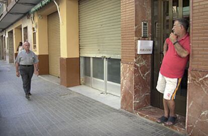 Exterior de la mezquita de Torrent (Valencia) de la que es imán Abdelkrim Beghadali.