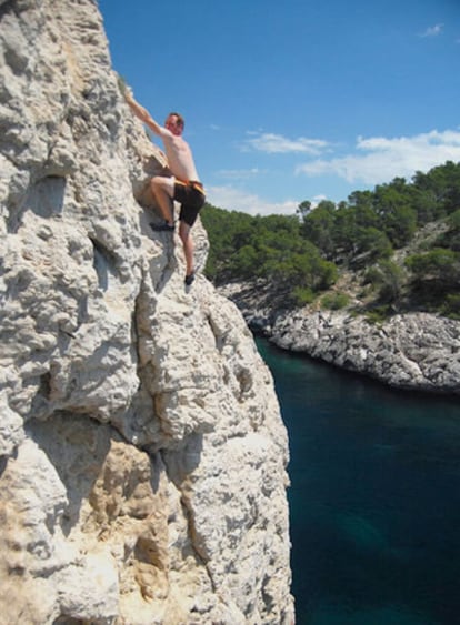 En la costa de Mallorca se encuentra lo que los aficionados a trepar sin arnés llaman <i>La Gran Pared</i>, con 18 metros de altura