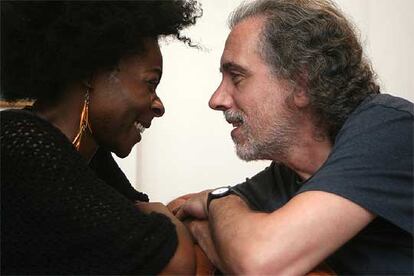 La cantante Concha Buika y el cineasta Fernando Trueba, en Madrid.