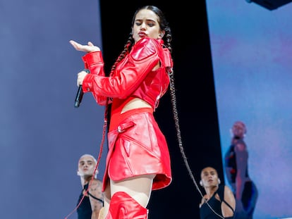 Rosalía, en un momento de su concierto en el WiZink Center de Madrid.