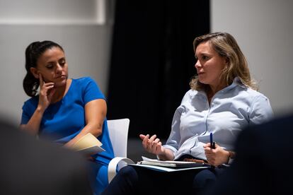 Amanda Mars durante la charla en la Sala de Reuniones