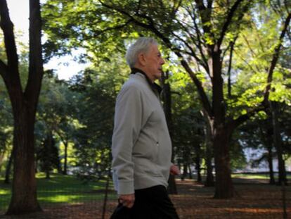 El escritor Mario Vargas Llosa en Nueva York (EE.UU), unos días después de conocerse que había recibido el Premio Nobel de Literatura.