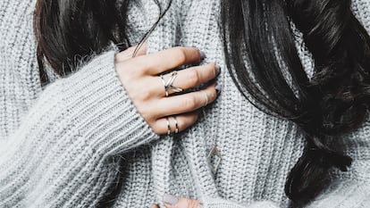 Un anillo puede ayudar a lograr un 'outfit' diferente y estiloso. GETTY IMAGES.