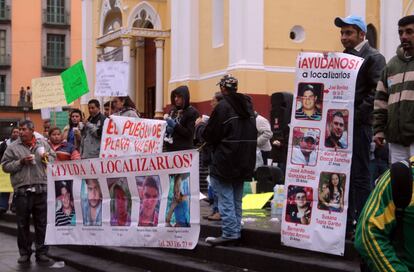Familiares de los cinco jóvenes desaparecidos en Veracruz.