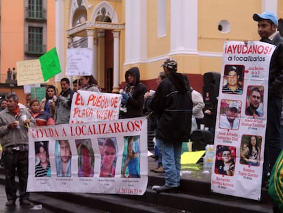 Familiares de los cinco jóvenes desaparecidos en Veracruz.