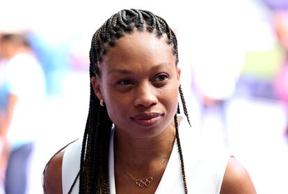 La velocista estadounidense Allyson Felix, la mujer más condecorada en la historia del atletismo olímpico con hasta once medallas –y siete oros–, se retiró de las pistas en 2022, pero su influencia ha sido clave en estos Juegos Olímpicos de París. Después de denunciar a la todopoderosa Nike por ofrecerle un contrato de esponsorización a la baja tras quedarse embarazada y conseguir que la multinacional cambiara sus políticas discriminatorias, su presencia en la Comisión de Atletas del COI fue determinante a la hora de llevar adelante por primera vez la iniciativa de la guardería en una Villa Olímpica. “Yo experimenté cómo es volver a competir con una hija y es todo un desafío. Es muy difícil llevar a tu familia al estar tan lejos de casa. Quedarse en hoteles, lavar biberones, alimentar a tu bebé en el estadio, saber quién va a cuidar de él… Aprendí mucho sobre cómo podrían mejorarse las cosas”, declaró la campeona.