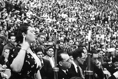 El anarquismo de Federica Montseny se asocia con una tradición antiautoritaria y librepensadora.