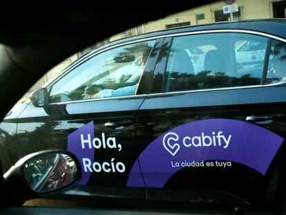 Un veh&iacute;culo de cabify.