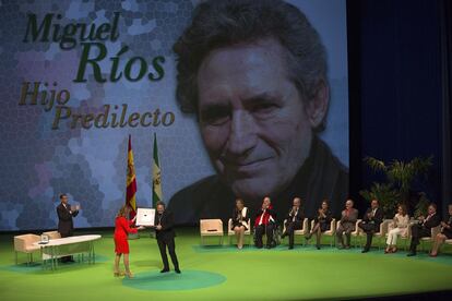 Miguel Ríos tras recibir la distinción de Hijo Predilecto de Andalucía, máximo galardón que concede la comunidad autónoma.
