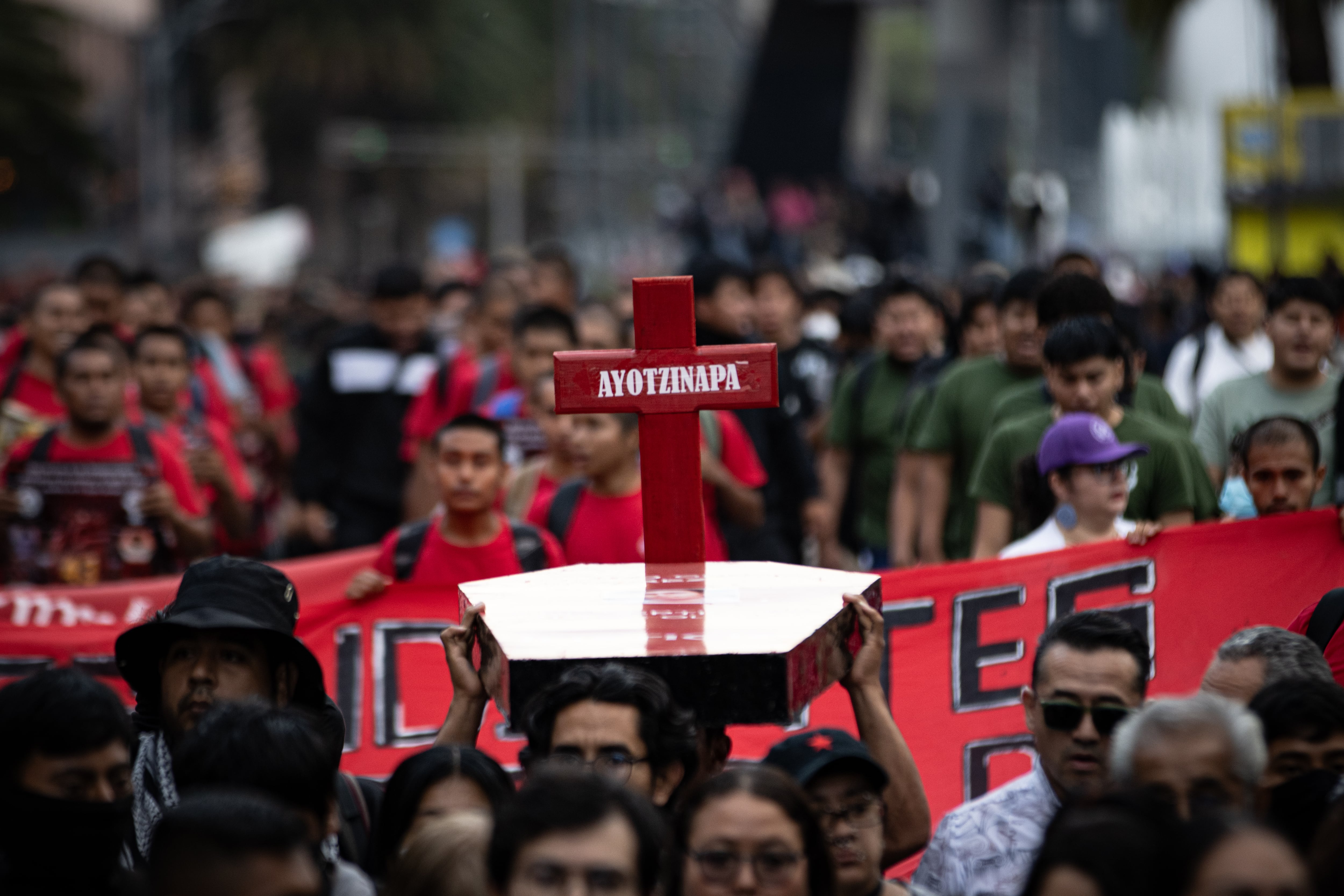 Los 12 años de marchas y gritos sin rastro de los 43 estudiantes de Ayotzinapa