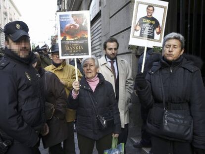 Victims of Bankia’s controversial sale of preferred shares await the arrival of former bank execs at the High Court on Monday.