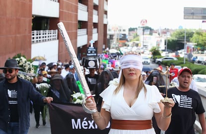 Trabajadores del PJF participan en una protesta contra la reforma impulsada por López Obrador, en Cuernavaca (Morelos), el 23 de agosto de 2024.