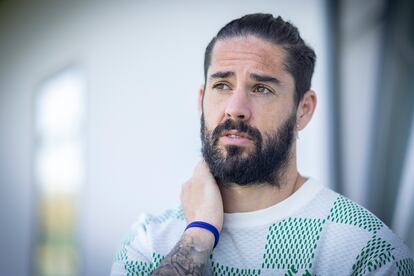 Isco posa en la ciudad deportiva del Betis Luis del Sol.