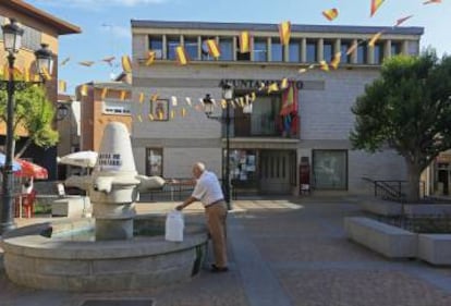 Plaza del Ayuntamiento de Pelayos de la Presa.