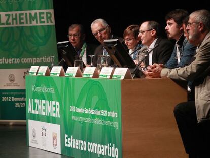 Representantes políticos y sociosanitarios, en la inauguración del congreso.