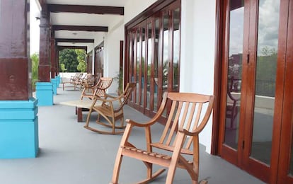 Una terraza en el hotel-escuela inaugurada el viernes 24 de mayo.