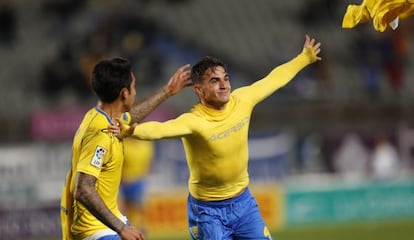 Asdrúbal celebra su gol al Leganés junto a Araújo.