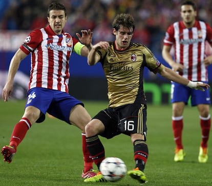 Gabi presiona a Poli durante el Atlético-Milan del miércoles.
 
 